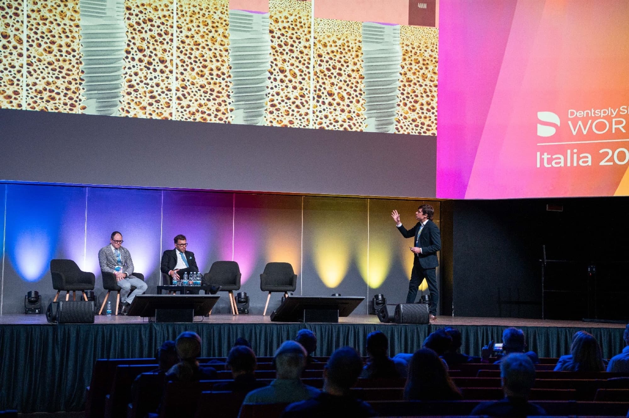 Dr. Luciano Retana speaking at Dentsply Sirona World, Italy